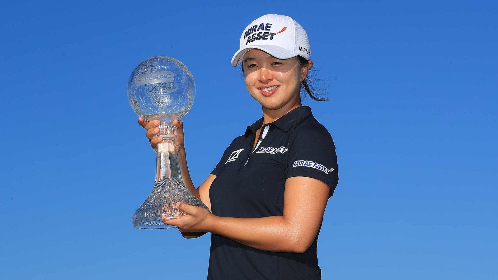 Sei Young Kim with CME Group trophy