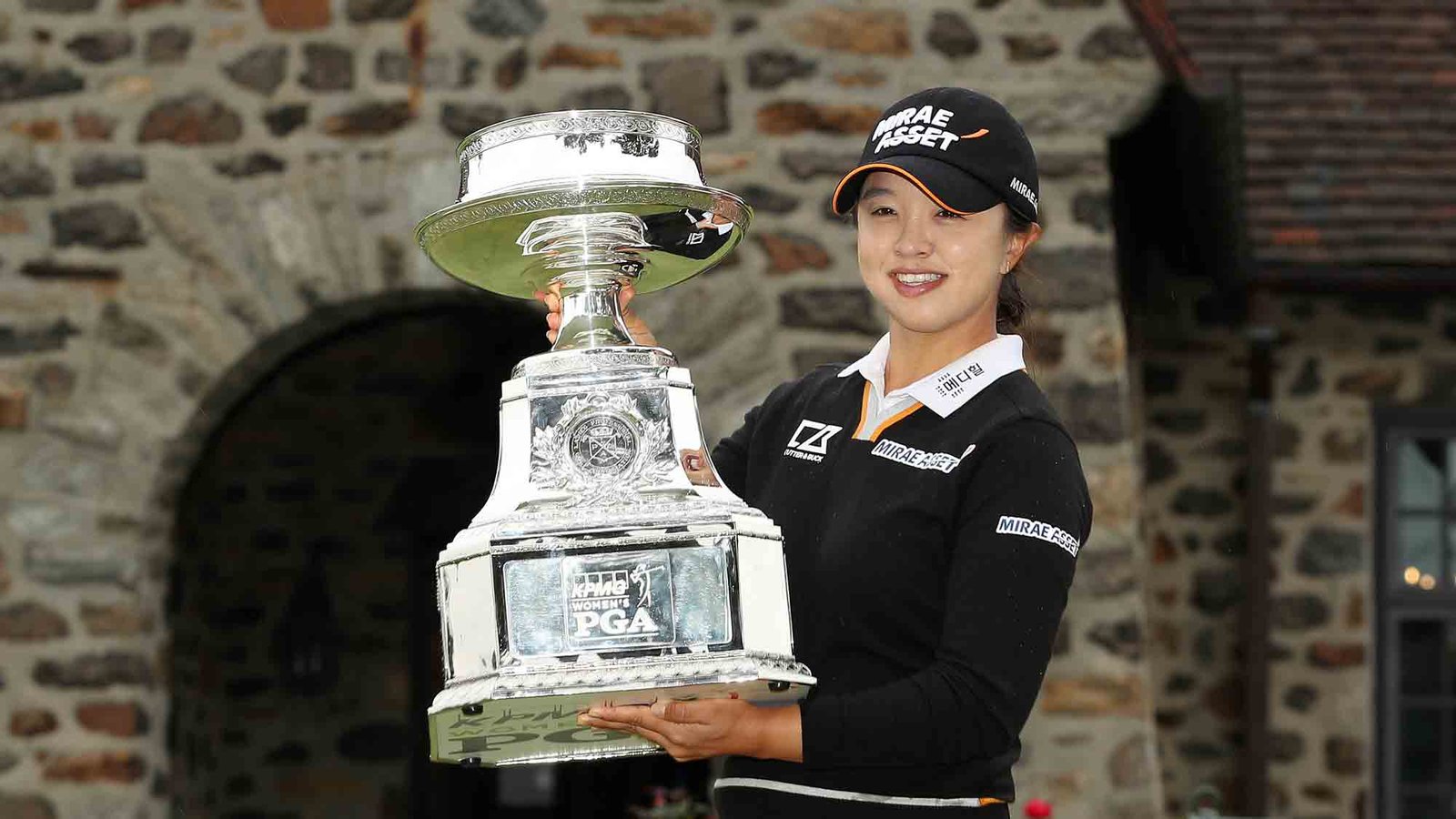 Defending champion Sei Young Kim