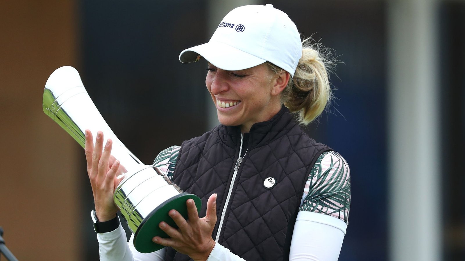 Defending champion Sophia Popov