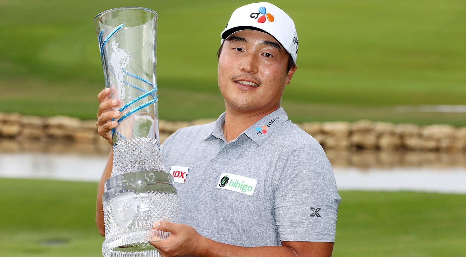 Defending champion K.H. Lee