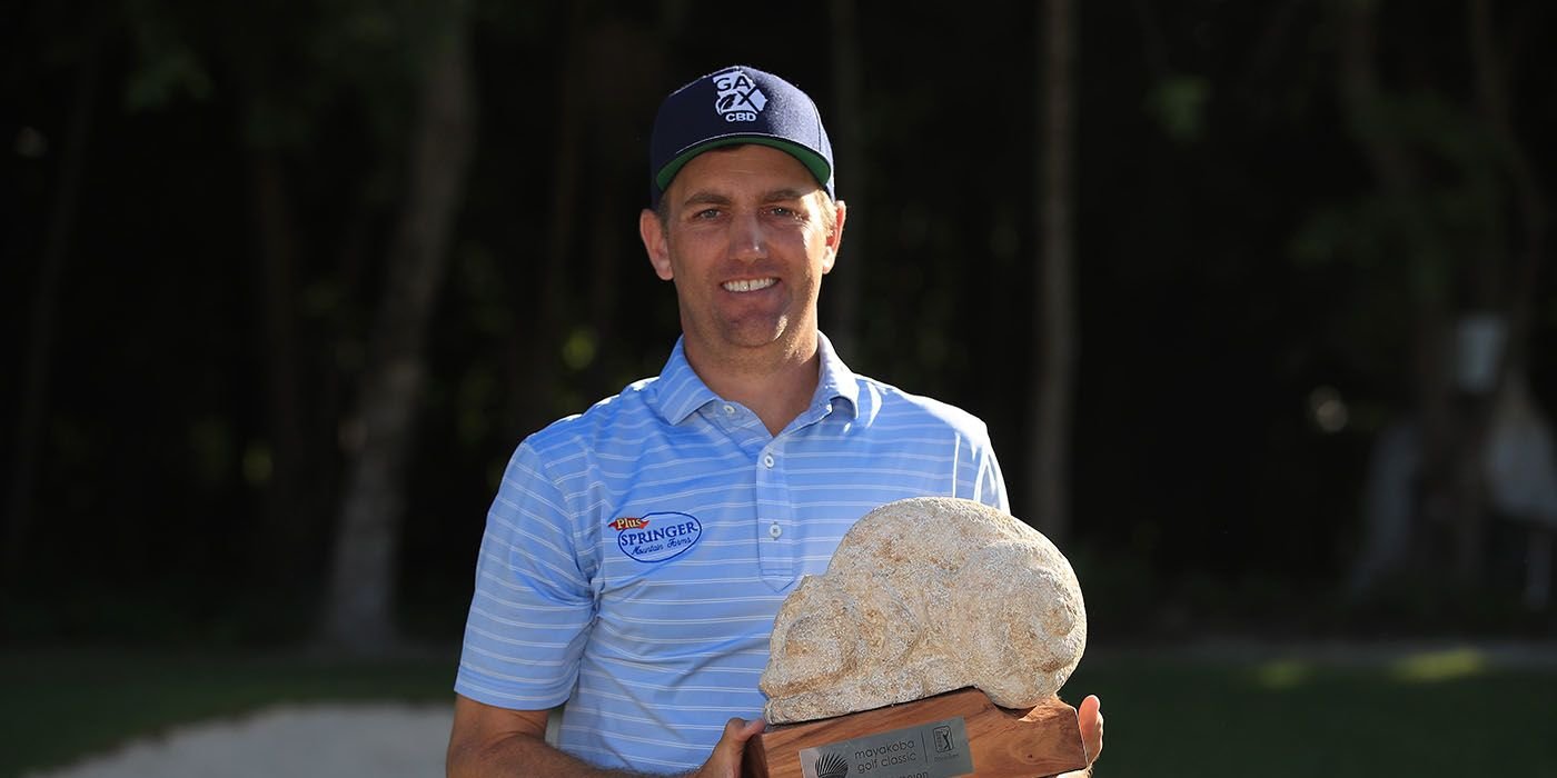 Brendon Todd with Mayakoba trophy