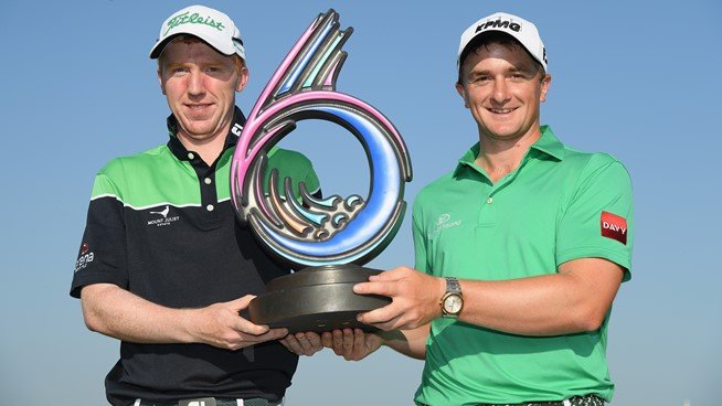 Moynihan and Dunne with GolfSixes trophy