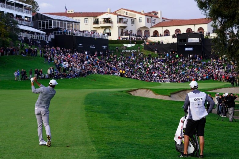 The approach to the 18th at Riviera