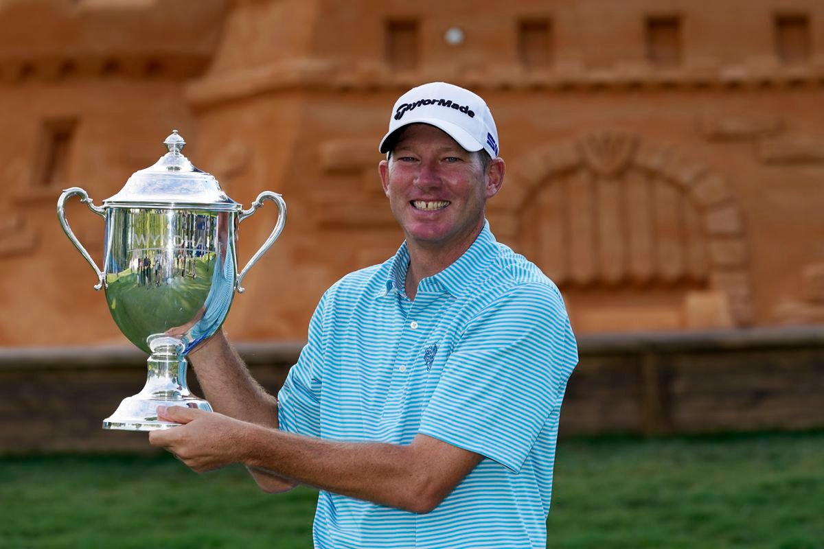 Jim Herman with Wyndham trophy