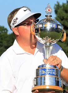Pettersson holding Canadian Open trophy