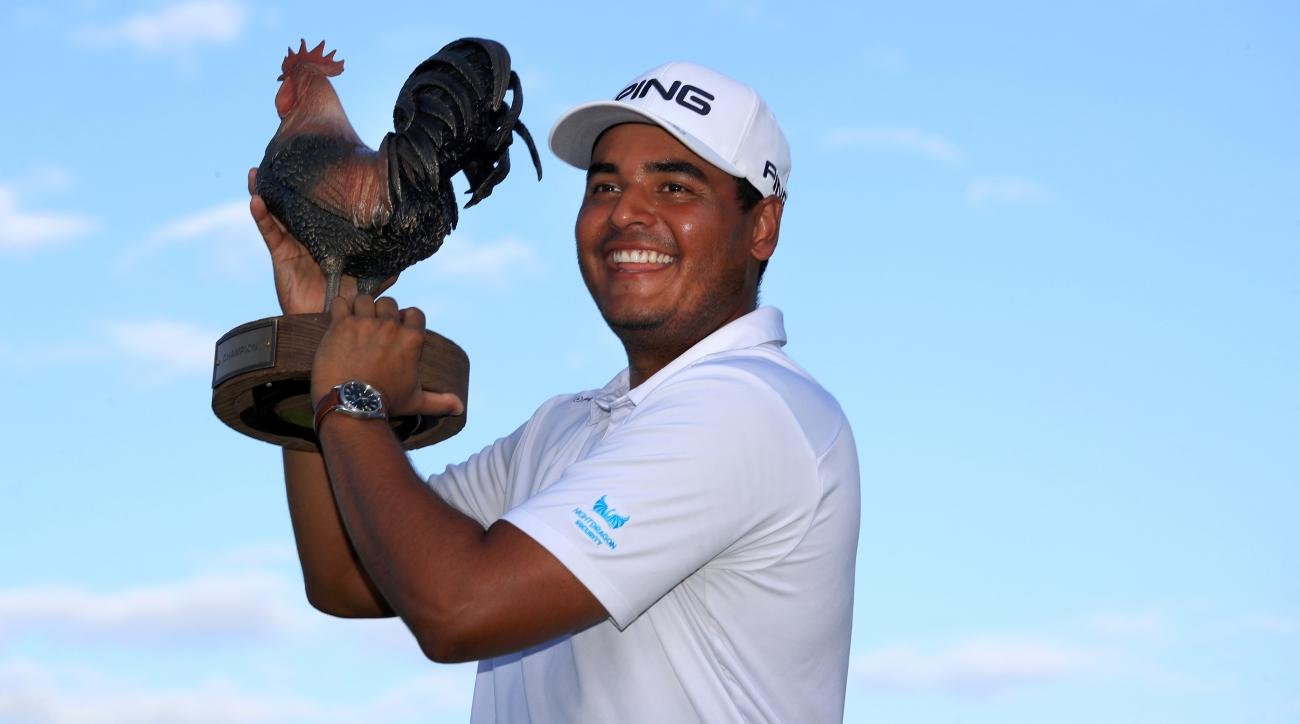 Sebastián Muñoz with Sanderson Farms trophy