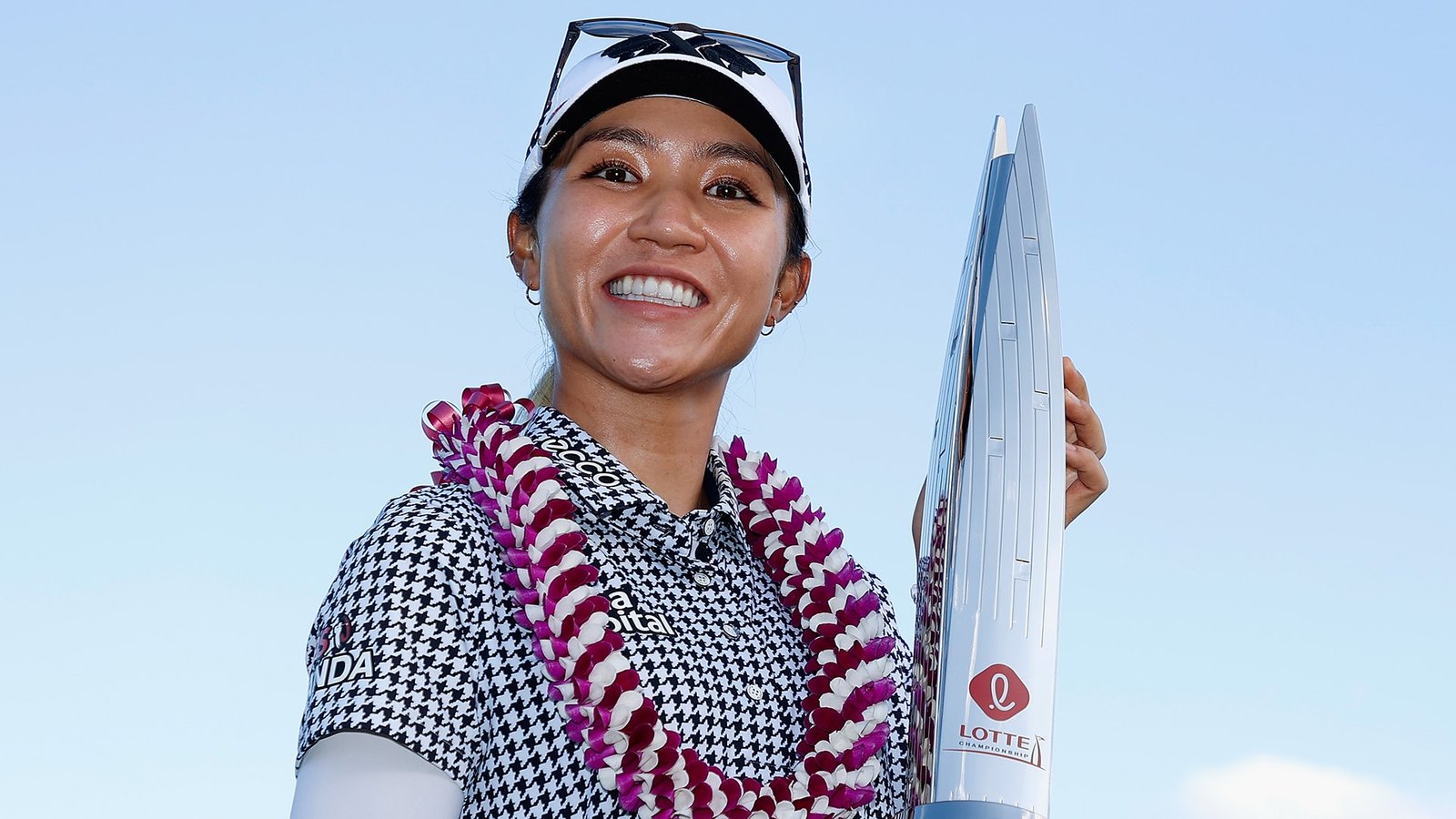 Lydia Ko holding LOTTE Championship trophy